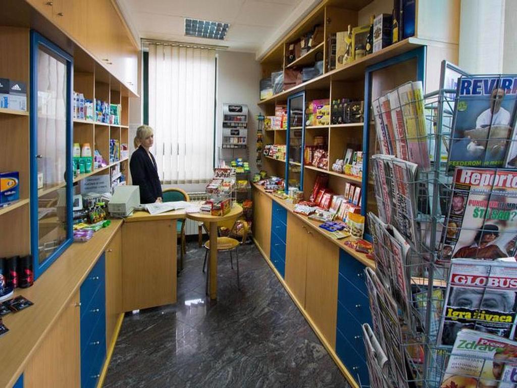 Hotel Cubic Laktaši Buitenkant foto