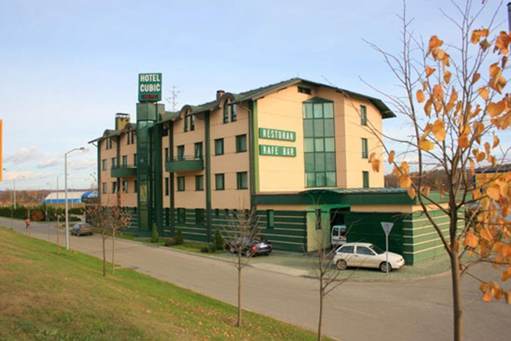 Hotel Cubic Laktaši Buitenkant foto