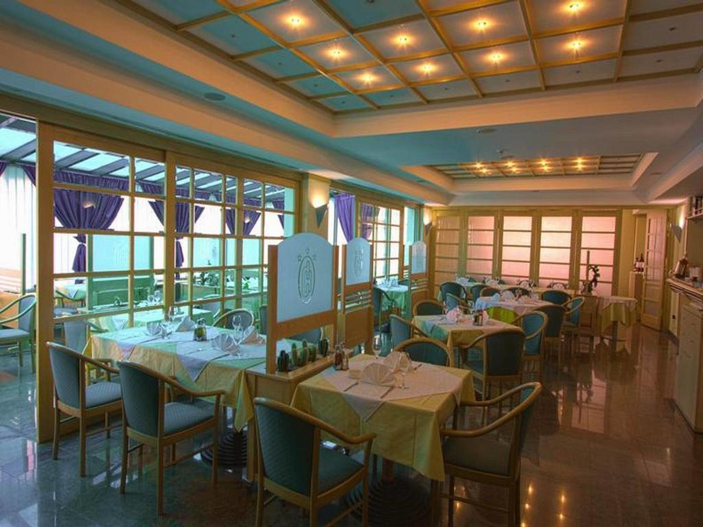 Hotel Cubic Laktaši Buitenkant foto