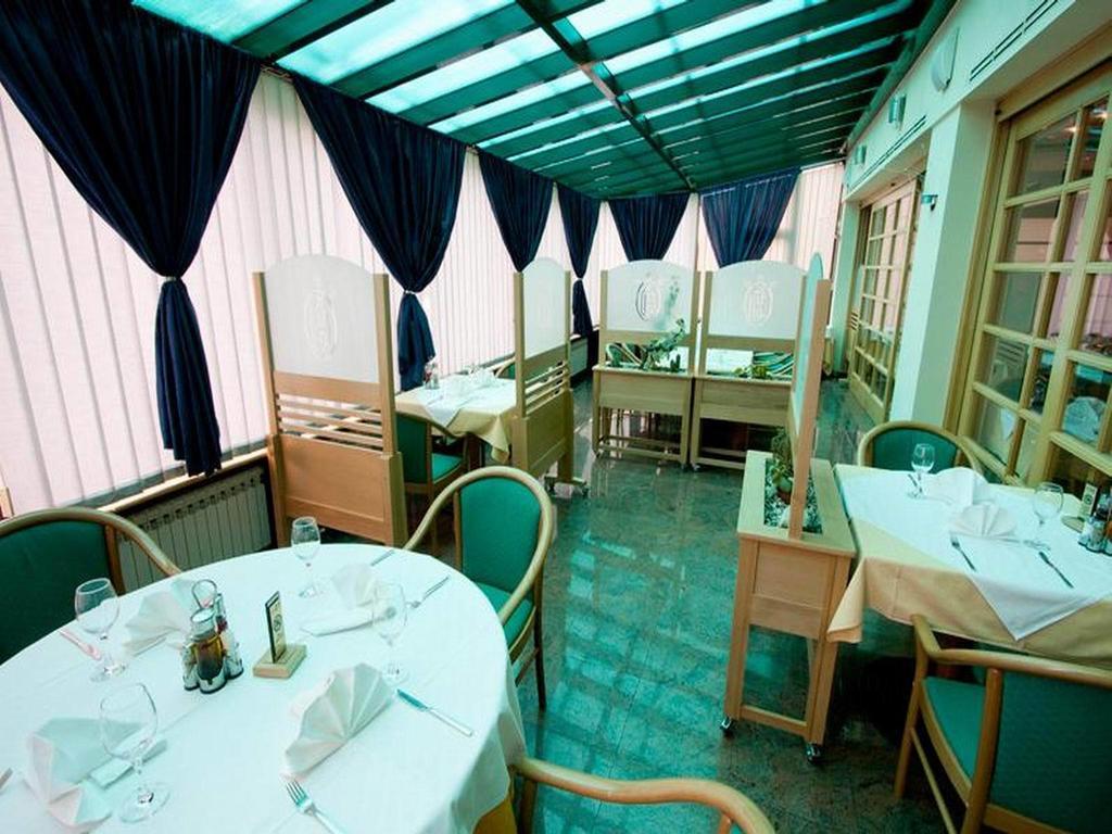 Hotel Cubic Laktaši Buitenkant foto