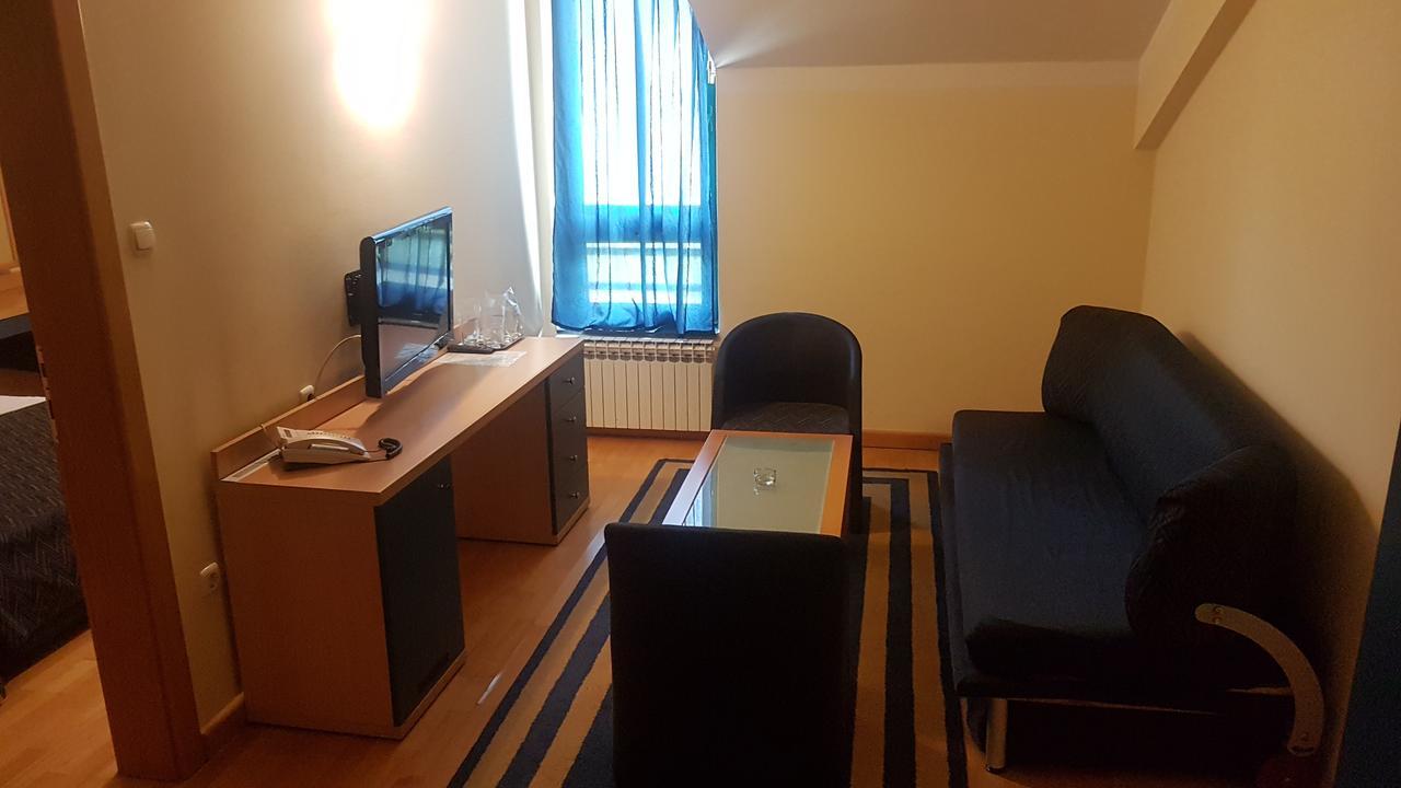 Hotel Cubic Laktaši Buitenkant foto