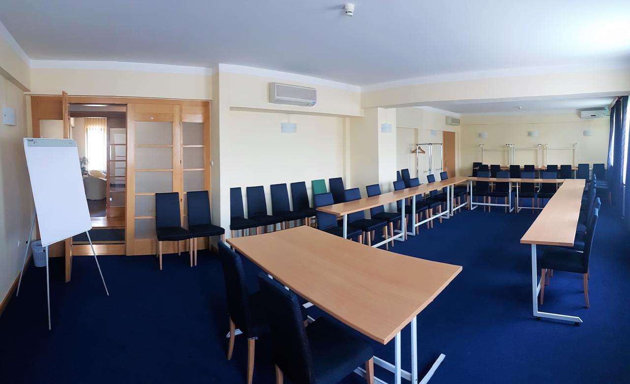 Hotel Cubic Laktaši Buitenkant foto