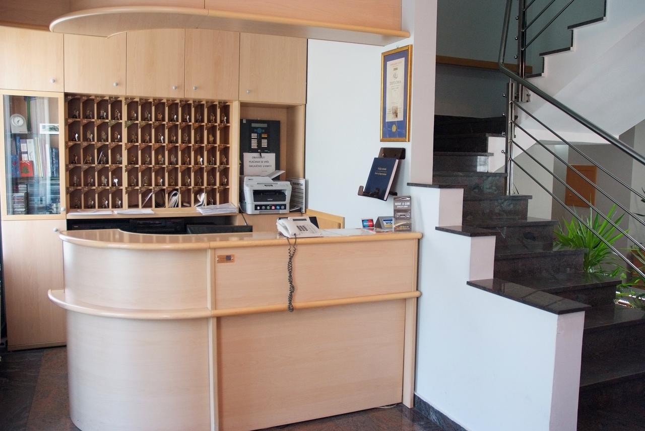 Hotel Cubic Laktaši Buitenkant foto